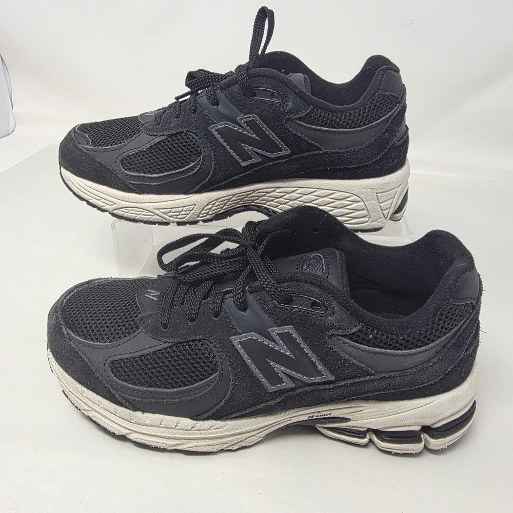 New Balance 2002R Sneakers Kids 4 Black White GC2002BK Running Shoes Excellent